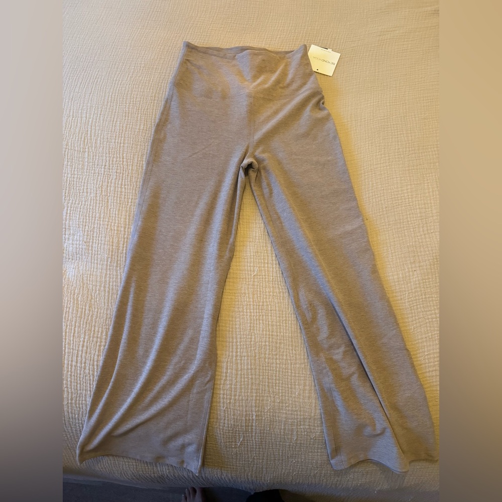 Beyond Yoga Chai bottoms - Medium
BNWT
Super soft and cute